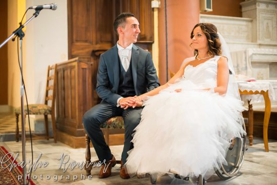 jeunes mariée en fauteuil roulant