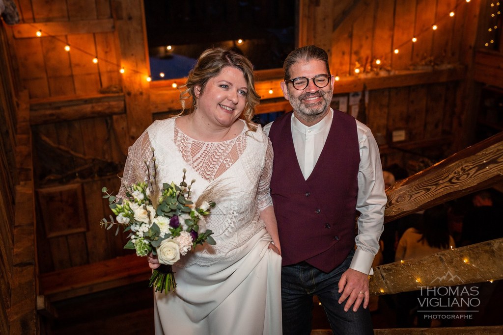 creation signe edith, mariage en hivers dans un gite, avec un gilet croisé bordeaux