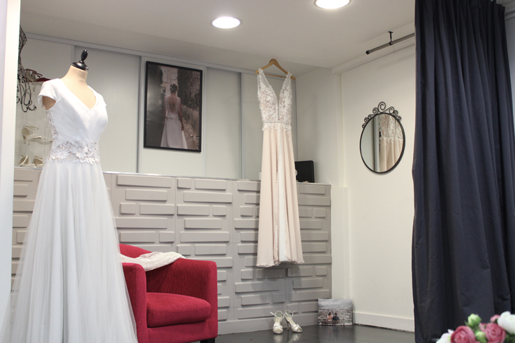 iCabine essayage des robes de mariée de la boutique création signe Edith Grenoble, Boutique située sur les quais de l Isère