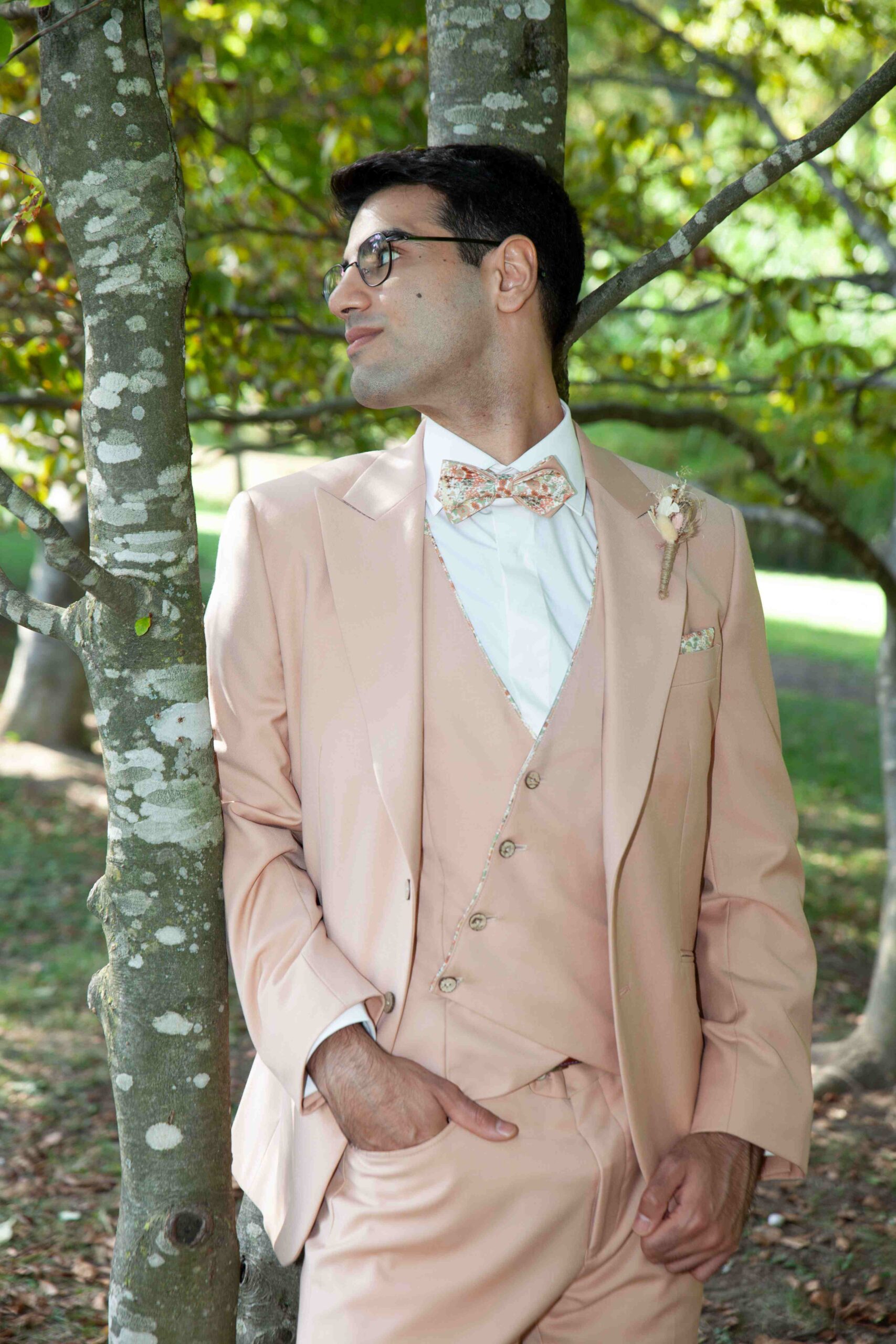 Costume bienveillant costume de mariage Grenoble couleur abricot