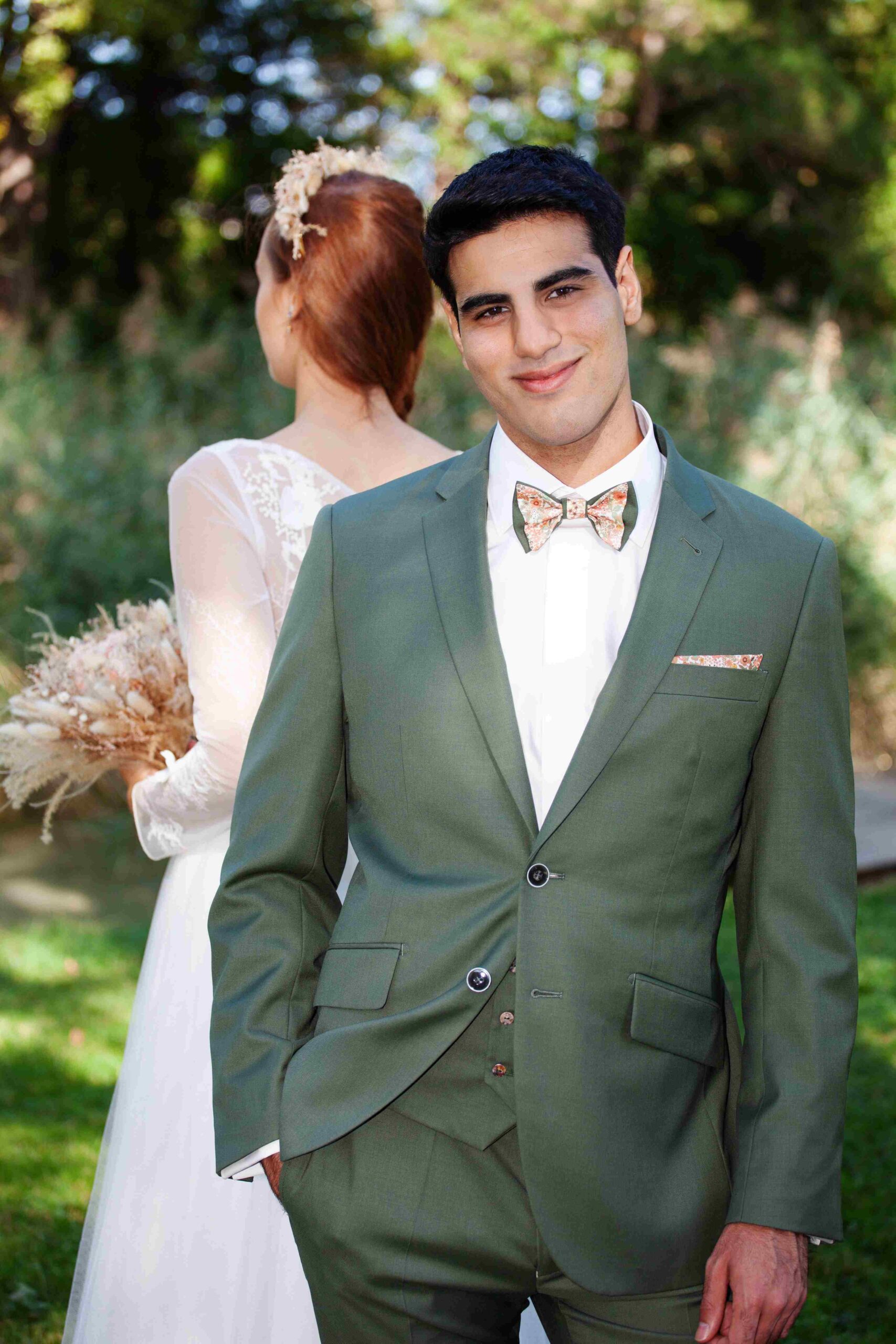 Costume Honnête costume de mariage Grenoble couleur vert avec un col napolitain