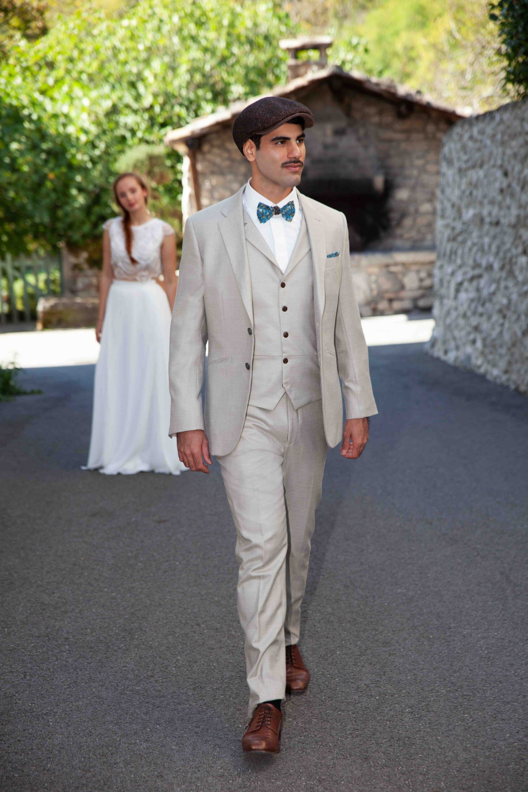 Costume Prudent costume de mariage Grenoble couleur lin et avec un style champêtre, bohème