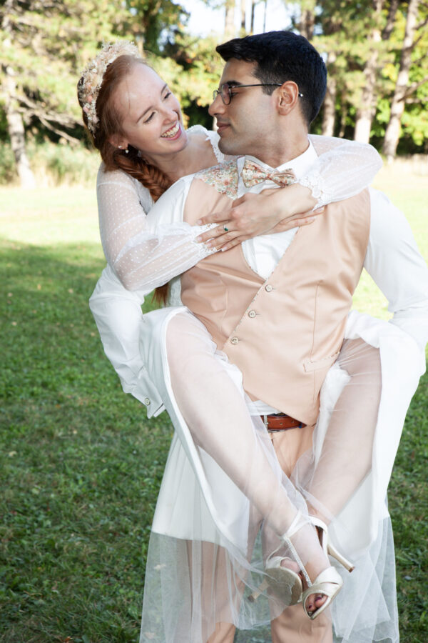 Costume bienveillant costume de mariage Grenoble couleur abricot